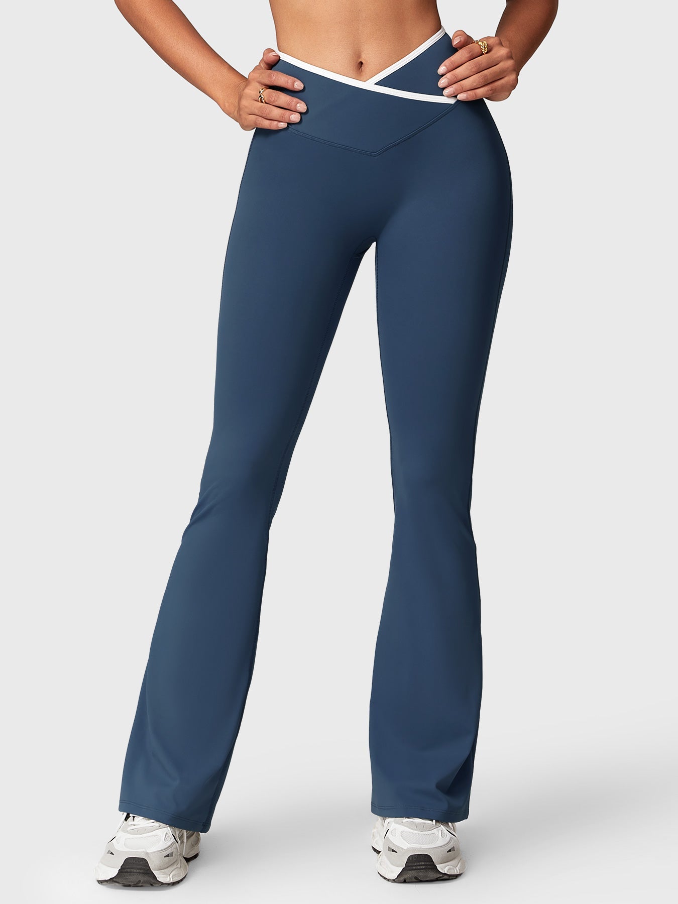 Yeoreo Alberta Contrast Trim Sports Set